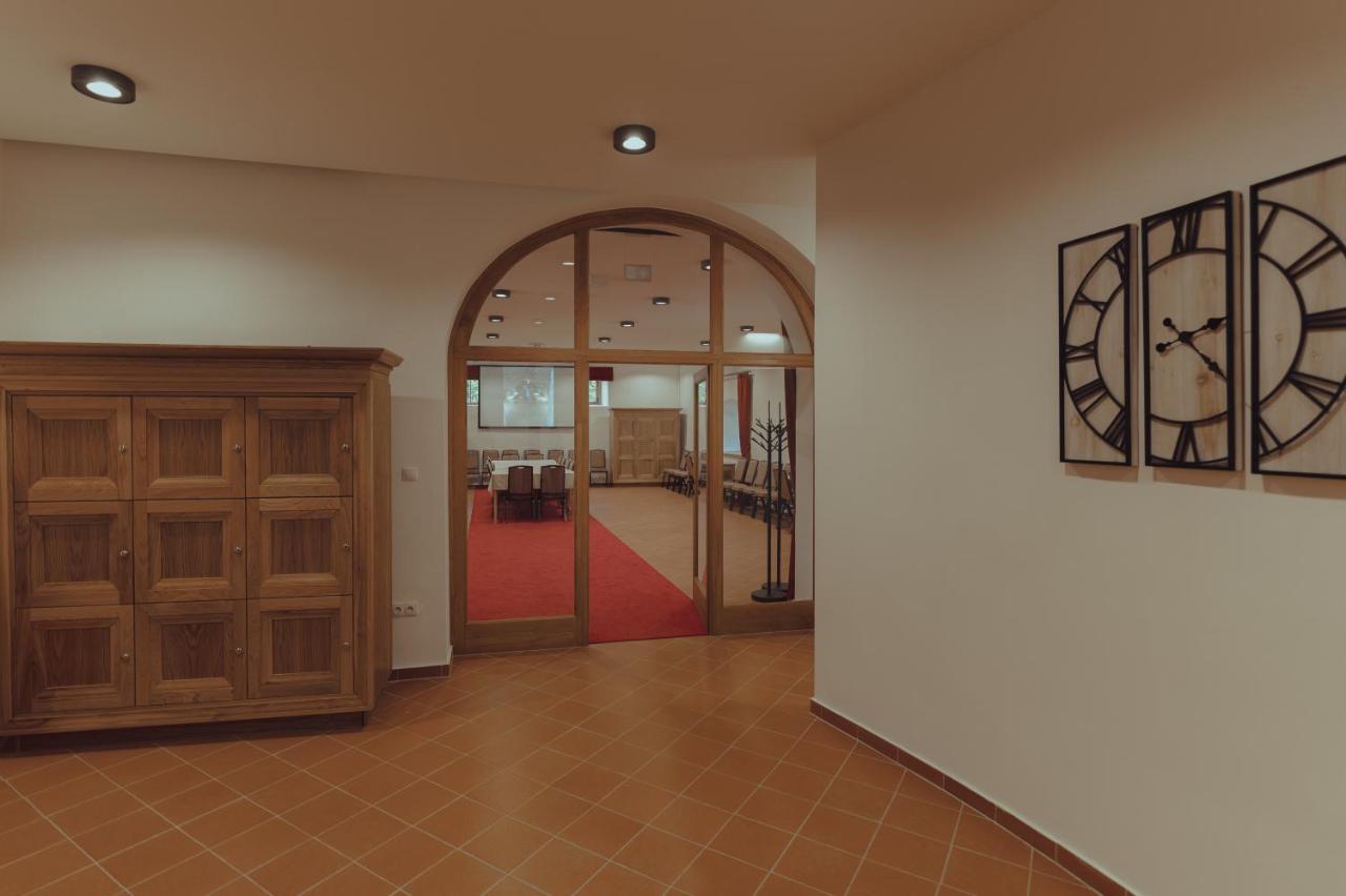 Brigaderos Hotel Brigadir Borsi Exterior foto